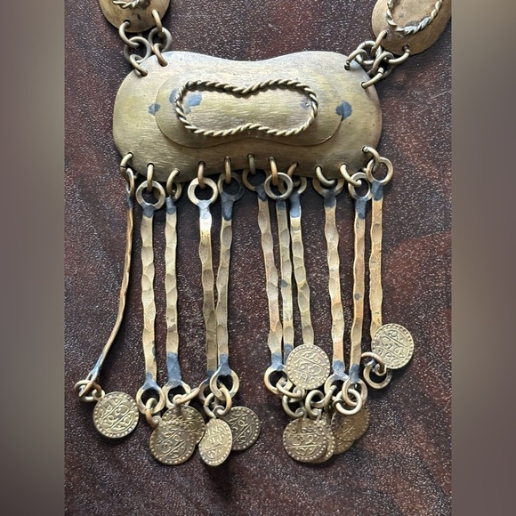 Vintage Gold Statement Necklace - Picture 4 of 6